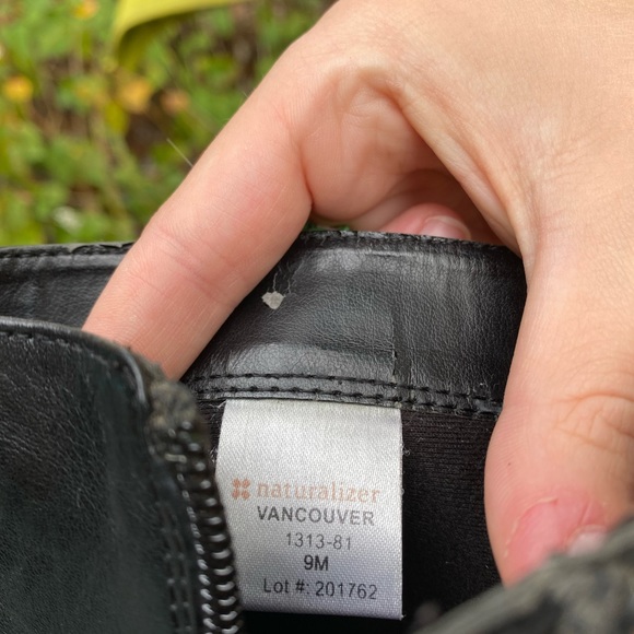 Black Naturalizer boots - Picture 4 of 4